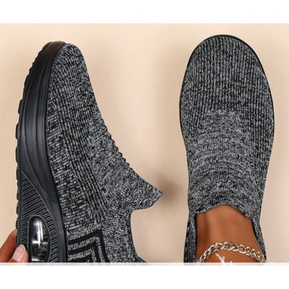 Women's Air Cushion Breathable Round Closed Toe Slip On Sneakers - Picture 2 of 4